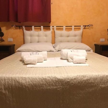 L'Attico Piazza Sant'Oronzo Panzió Lecce Kültér fotó