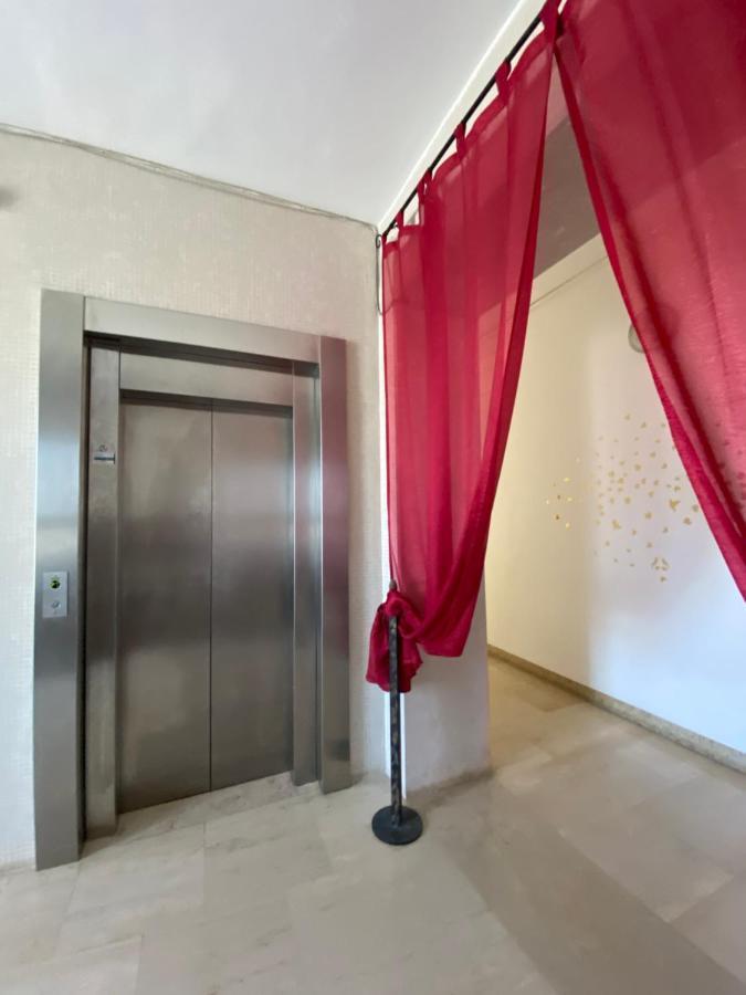L'Attico Piazza Sant'Oronzo Panzió Lecce Kültér fotó